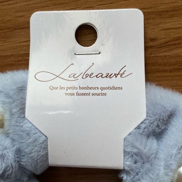 ❤️ La Beaute Soft Pearl Scrunchie Light Purple Blue NWT - Picture 3 of 7